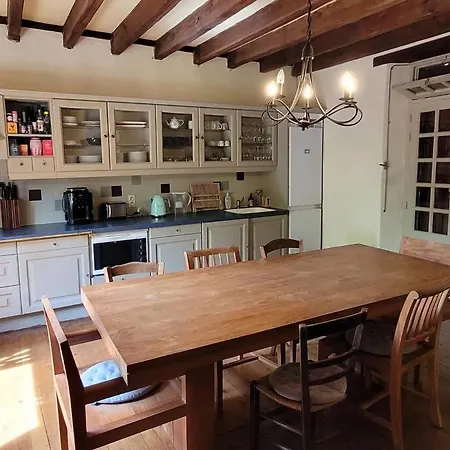 Semesterbostad Beautiful House With Heated Pool Saint-Leon-sur-Vezere